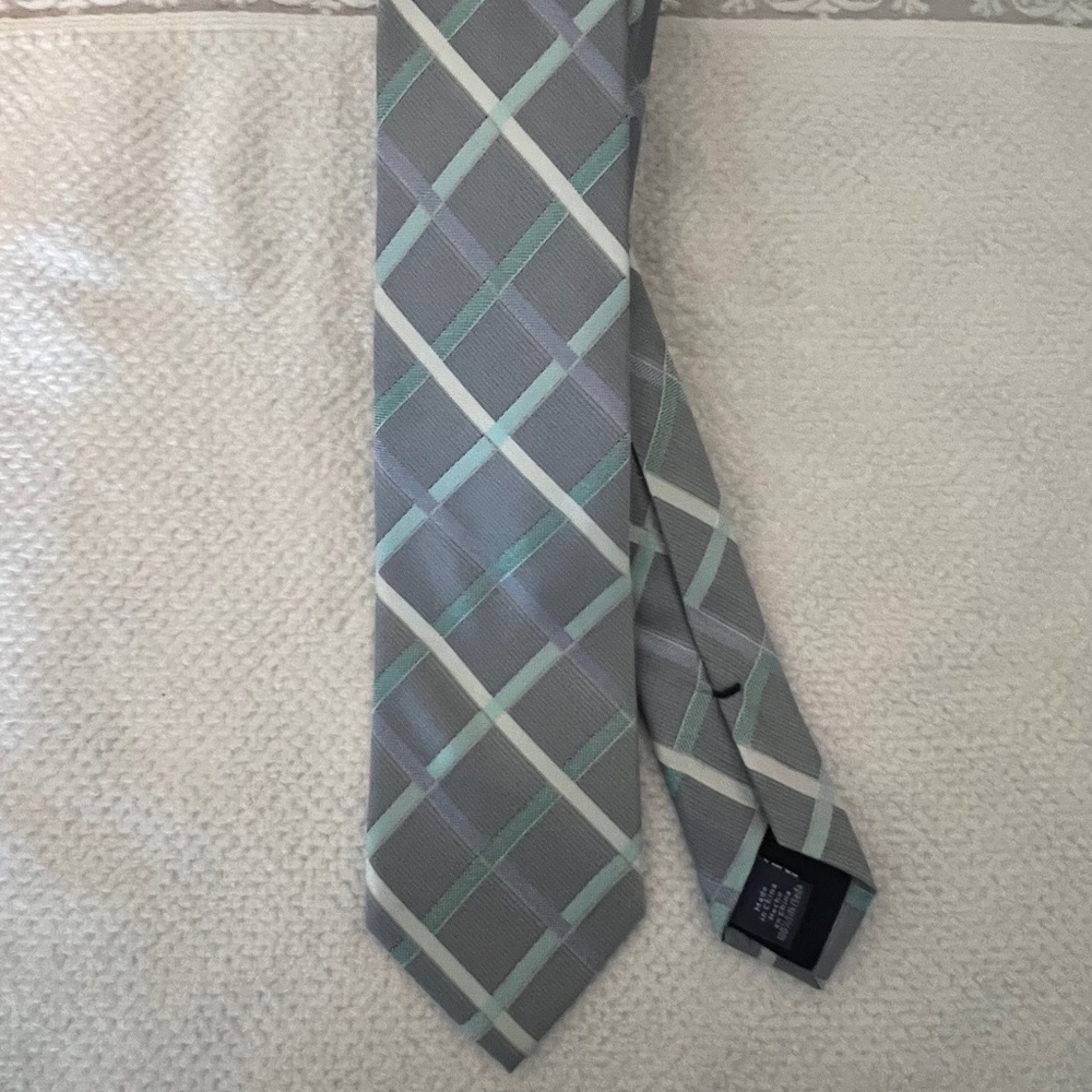 Ryan seacrest tie